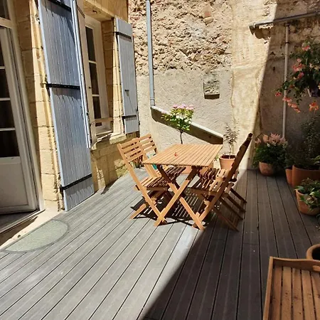 Apartment Maison De Ville, Historique A Pied